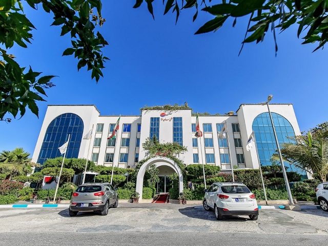 نمای ظاهری هتل سان رایز 