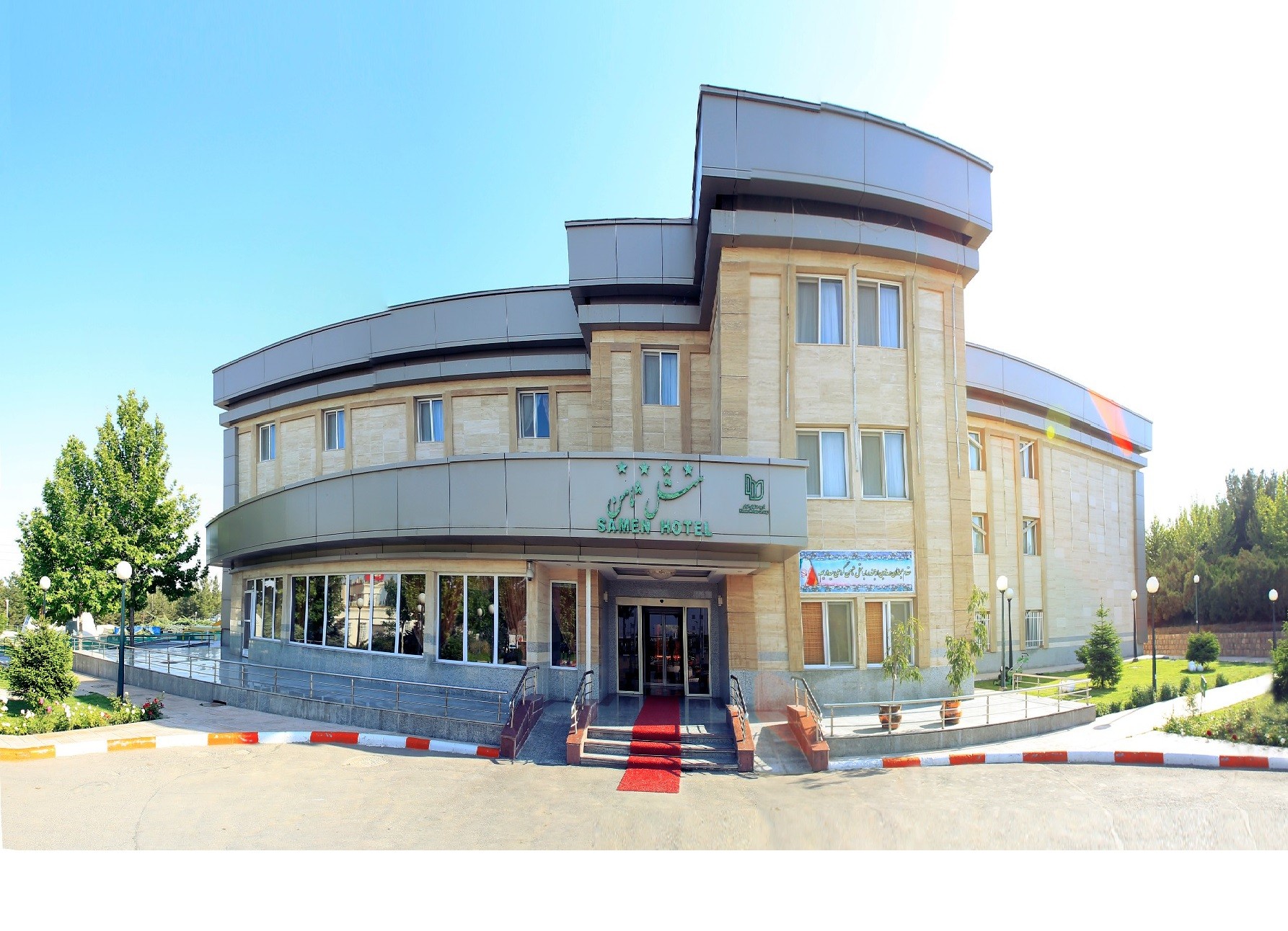 نمای ظاهری هتل ثامن 