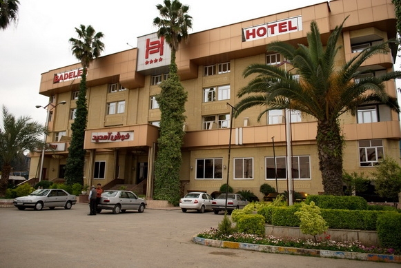 نمای ظاهری هتل بادله 