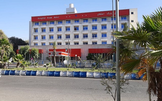 نمای ظاهری هتل استقلال 