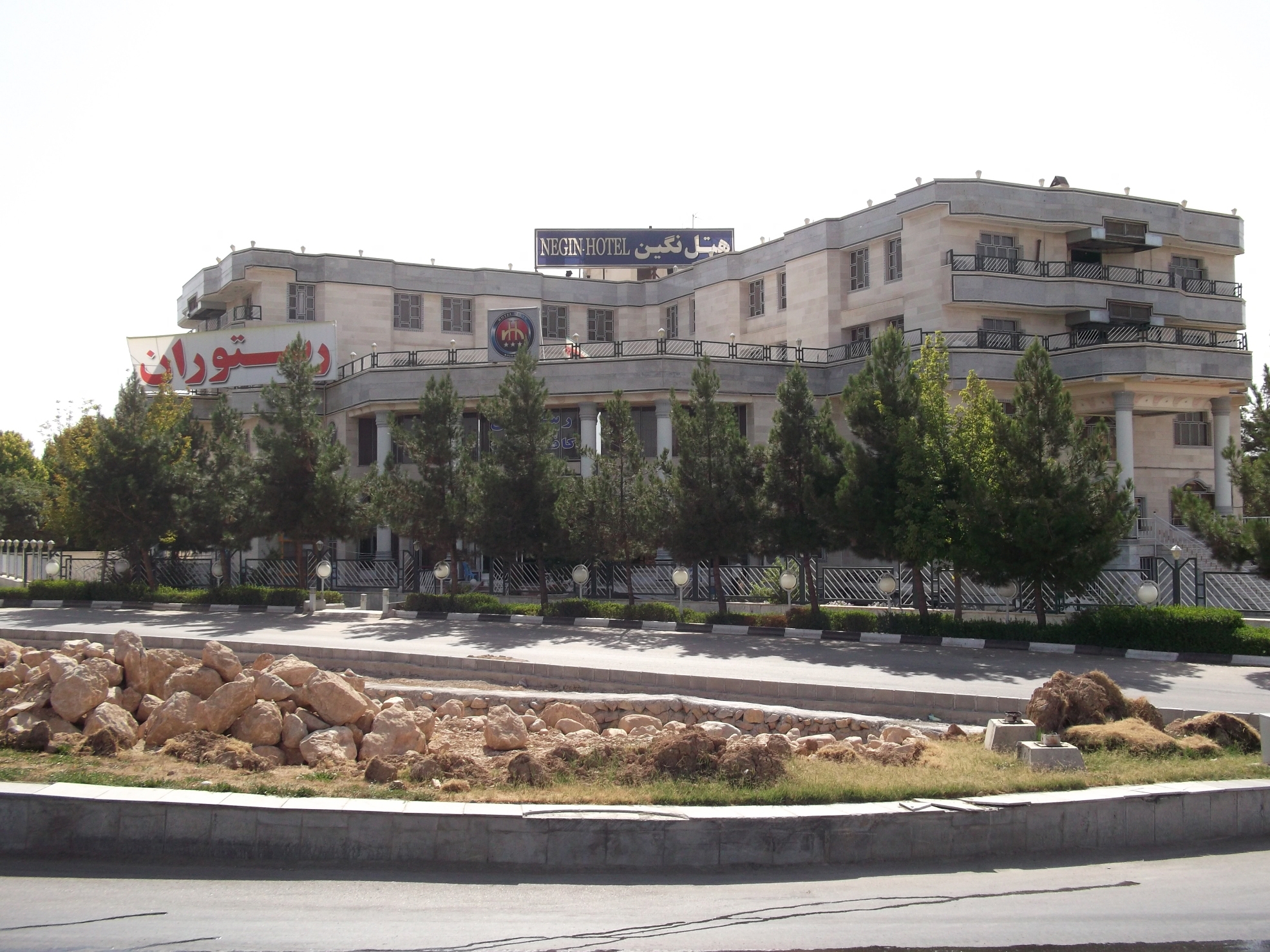 نمای ظاهری هتل نگین 