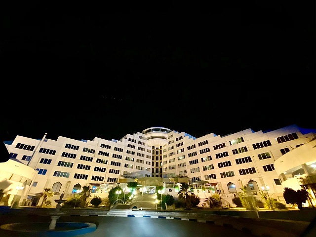 نمای ظاهری هتل ارم 