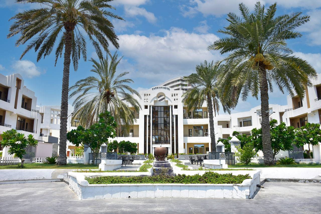 نمای ظاهری هتل پارسیان 