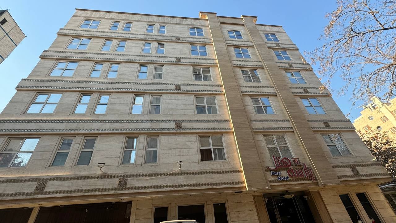 نمای ظاهری هتل پارسه 