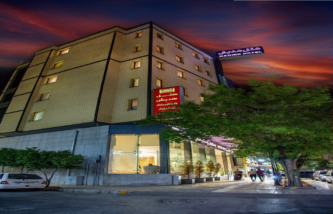 نمای ظاهری هتل هدیش 