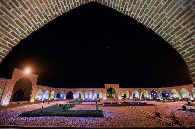 نمای ظاهری هتل لاله بیستون 