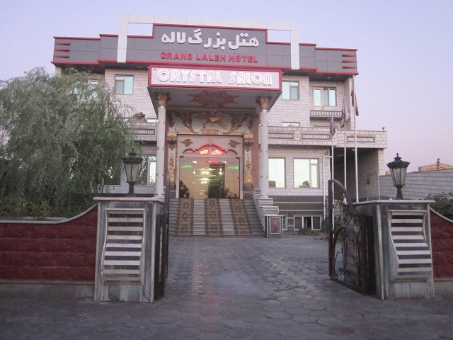 نمای ظاهری هتل لاله 