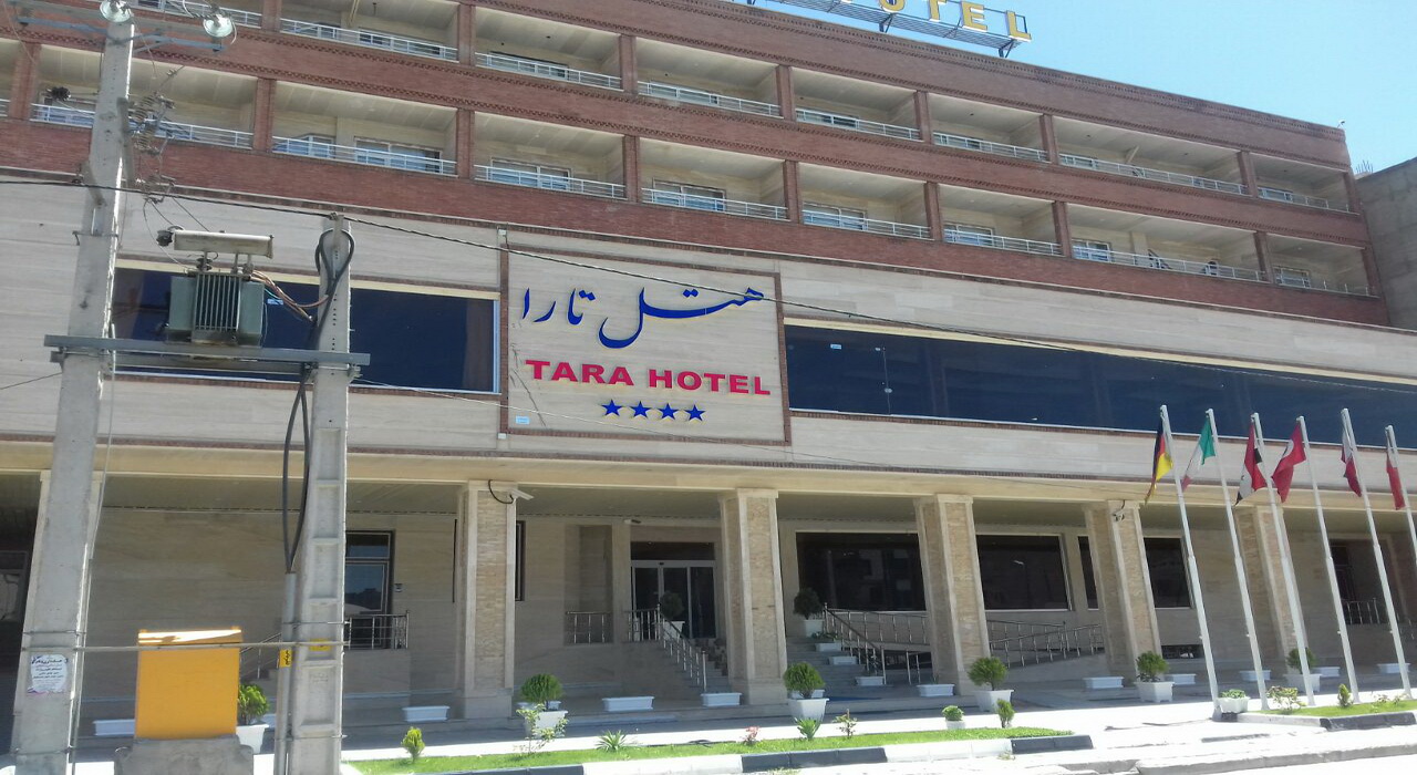 نمای ظاهری هتل تارا 