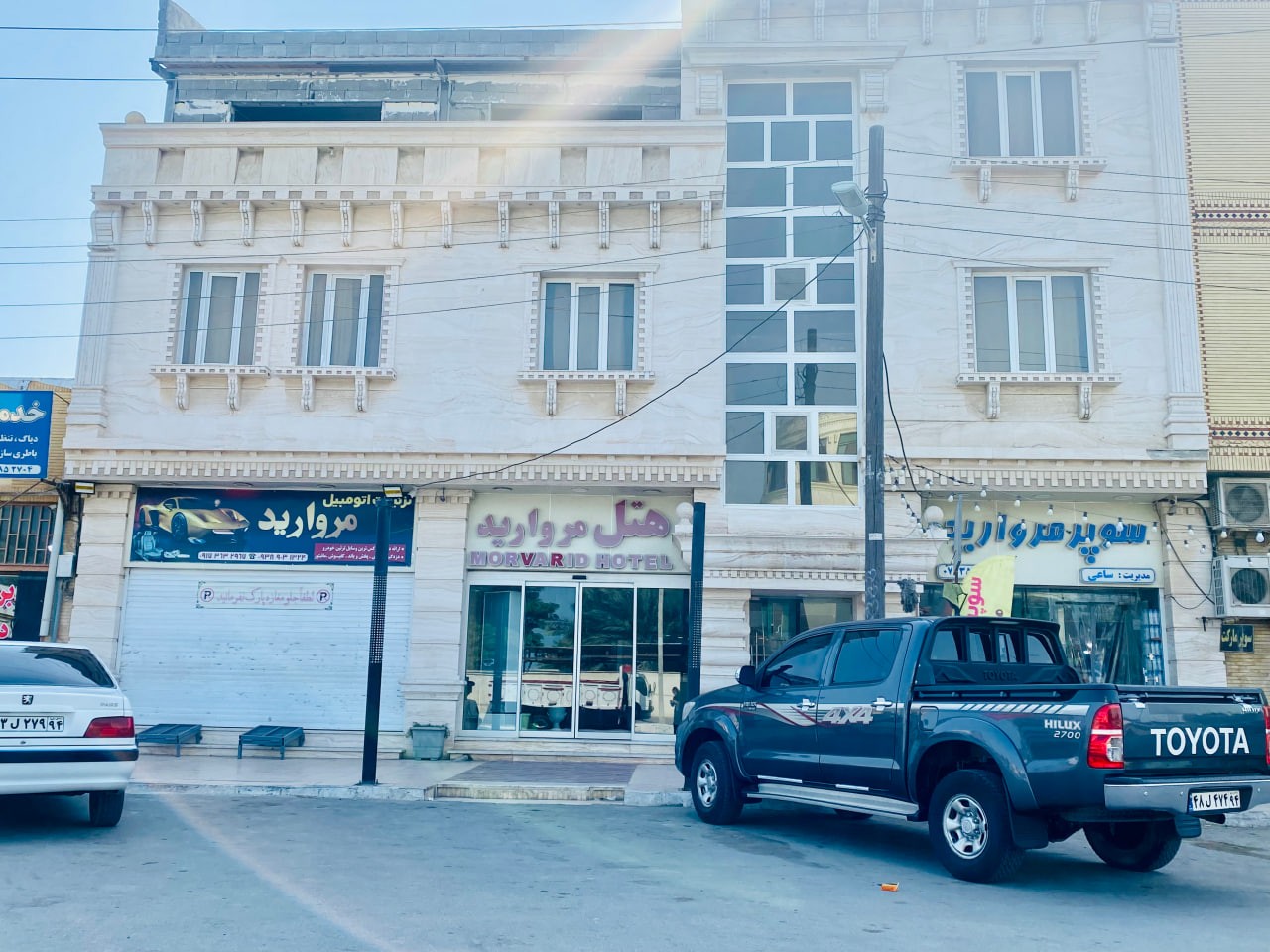 نمای ظاهری هتل مروارید 