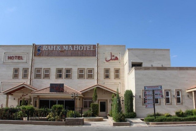 نمای ظاهری هتل راه و ما 