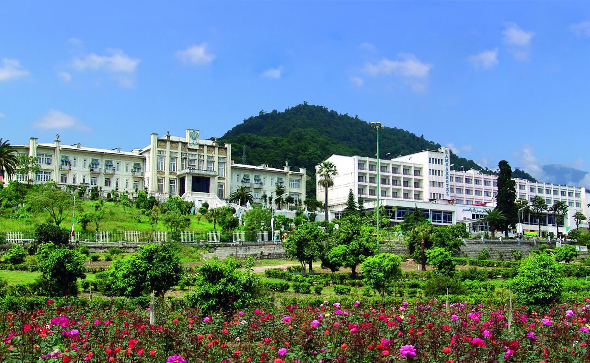 نمای ظاهری هتل پارسیان آزادی 