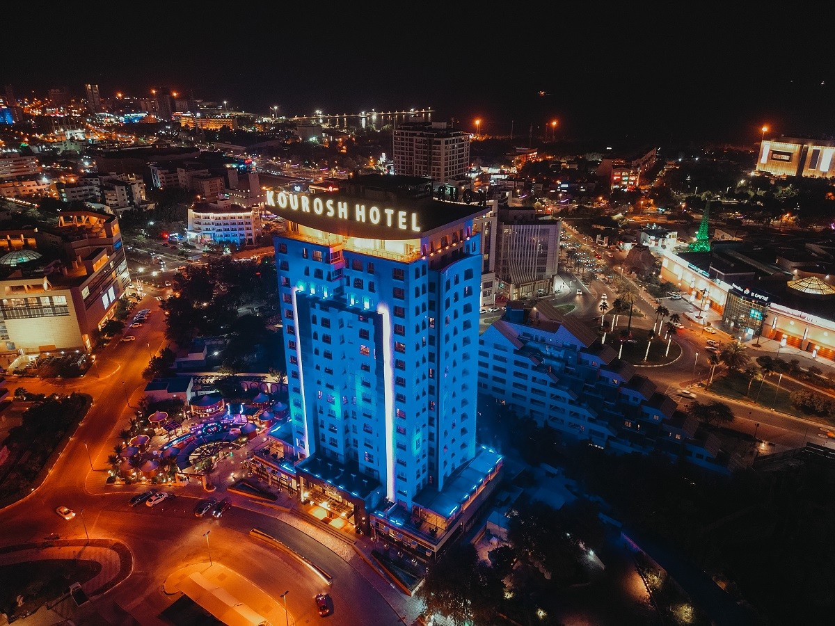 نمای ظاهری هتل کوروش 