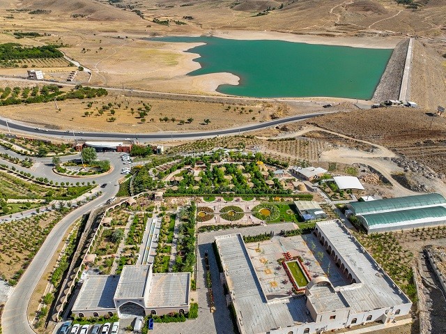 نمای ظاهری مجتمع گردشگری گلستانکوه 