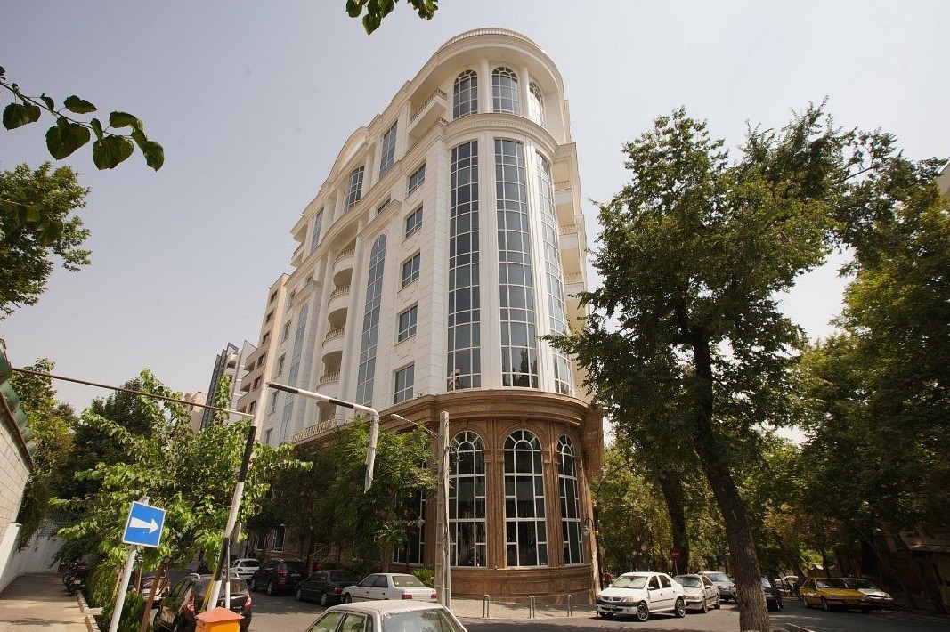 نمای ظاهری هتل ویستریا 