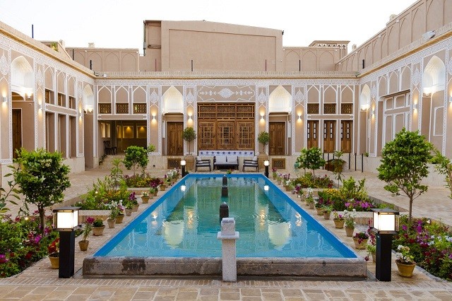 نمای ظاهری بوتیک هتل سنتی کتروا 