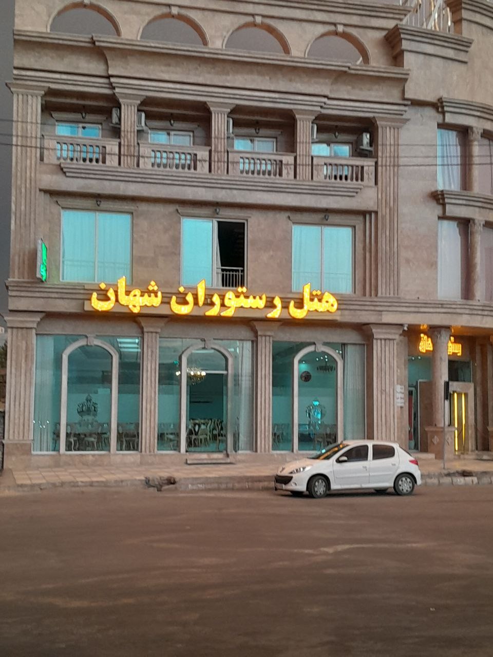 نمای ظاهری هتل شهان 