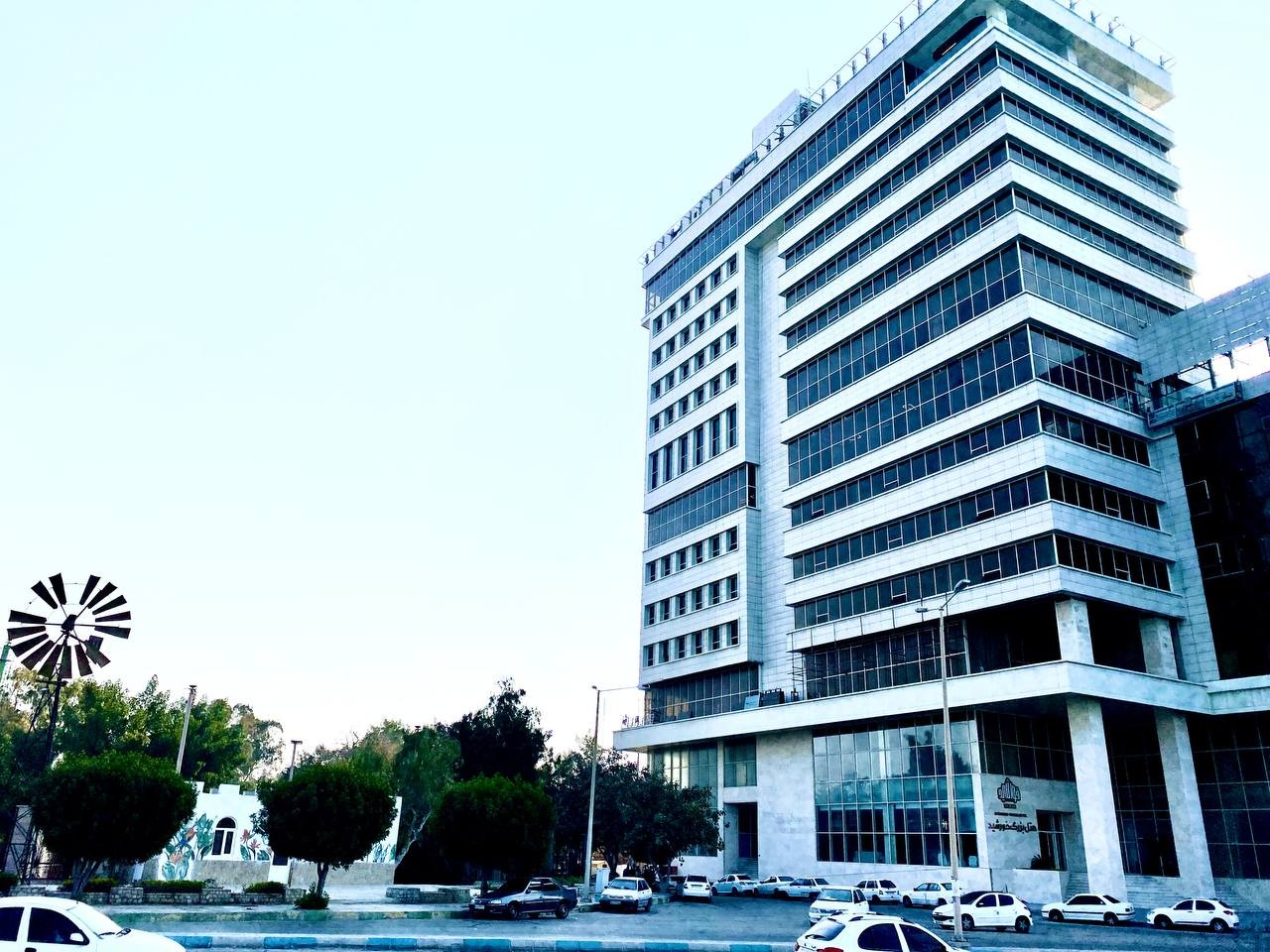 نمای ظاهری هتل بزرگ خورشید 