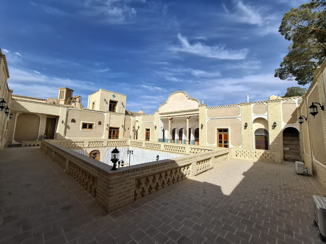 نمای ظاهری اکولوژ دیوان سالار 