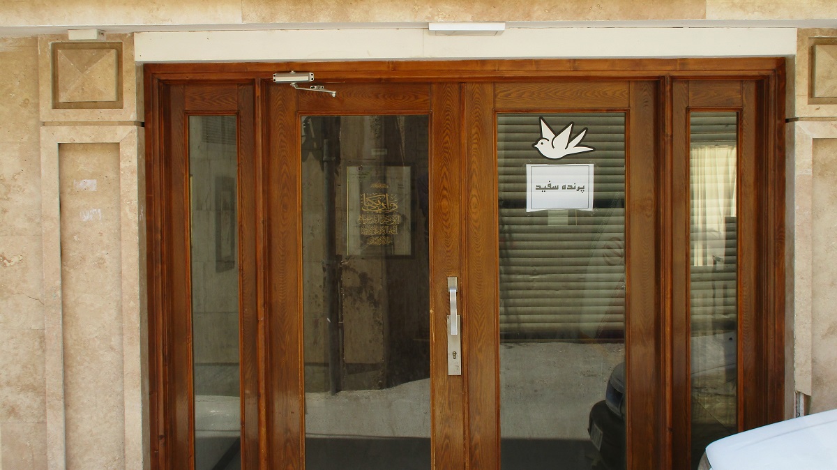 نمای ظاهری خانه مسافر پرنده سفید 