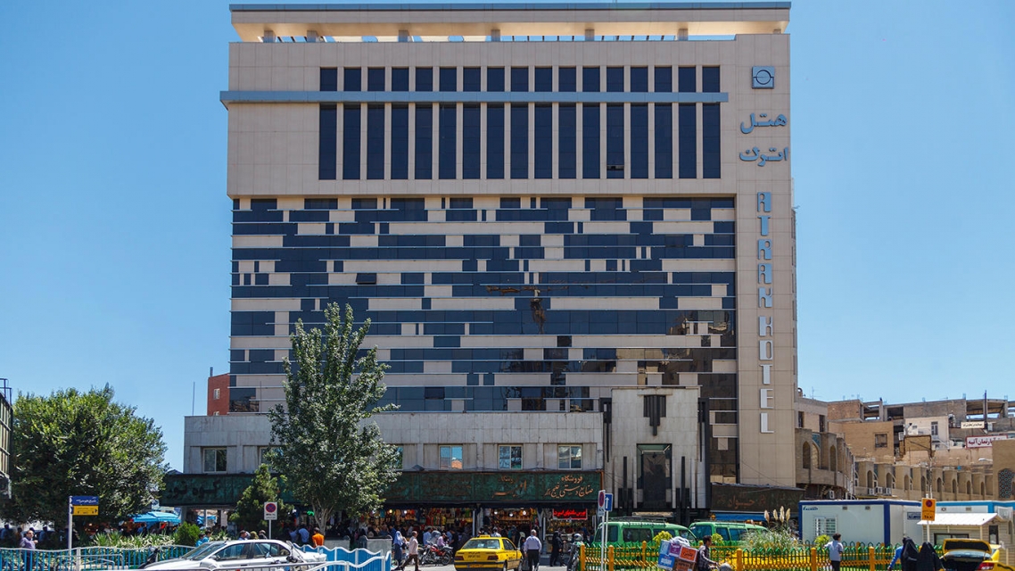 نمای ظاهری هتل اترک