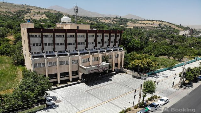 نمای ظاهری هتل پارسیان