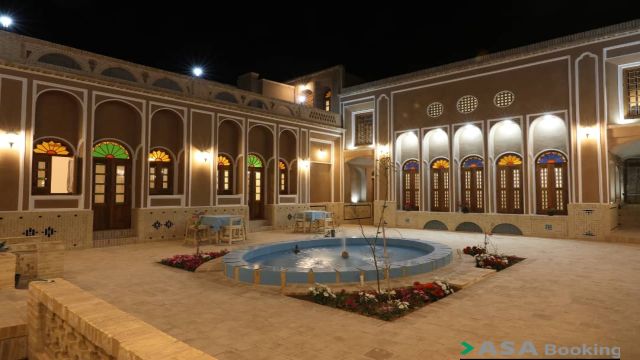 نمای ظاهری بوتیک هتل آلما