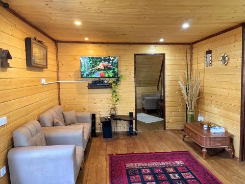 سوییسی آرتا با جکوزی