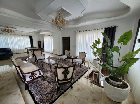 استخردار آبگرم هستی با جکوزی