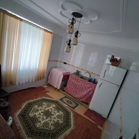 حیاط دار روشنده