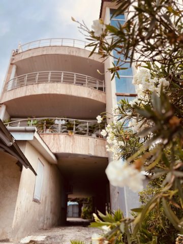 مبله ساحلی خان - نمای بیرونی