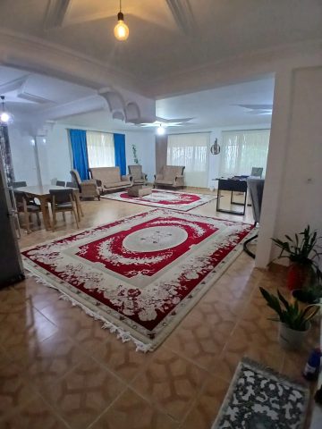 استخردار آبگرم رویال با فوتبالدستی - پذیرایی