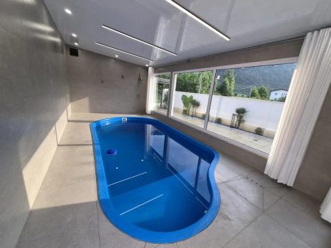 سوئیسی استخردار آبگرم ژیوار گاردن