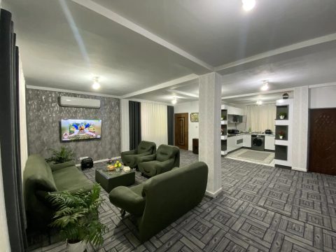 گلایل در نزدیکی جنگل گیسوم