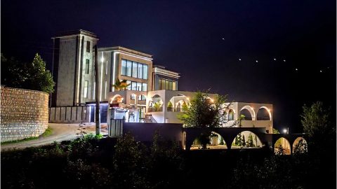 با دو استخر آبگرم جنگلی ایل راد