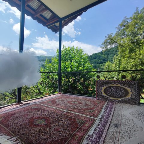 حیاط دار روشنده